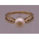 A 9 ct gold pearl ring. Ring size L. 1.6 grammes total weight.