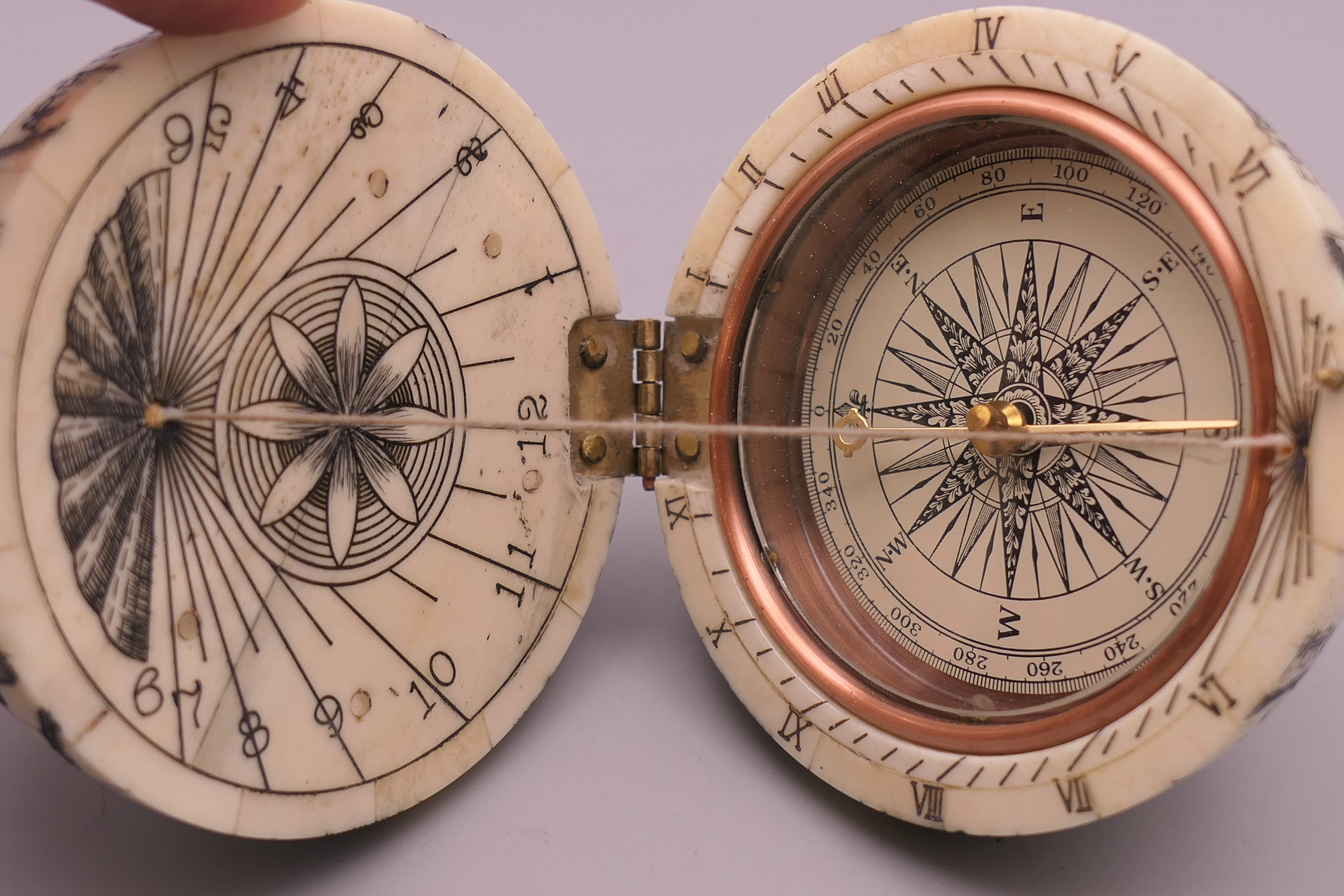 A globe form compass. 6 cm high. - Image 3 of 6