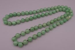 A jade necklace. 84 cm long.