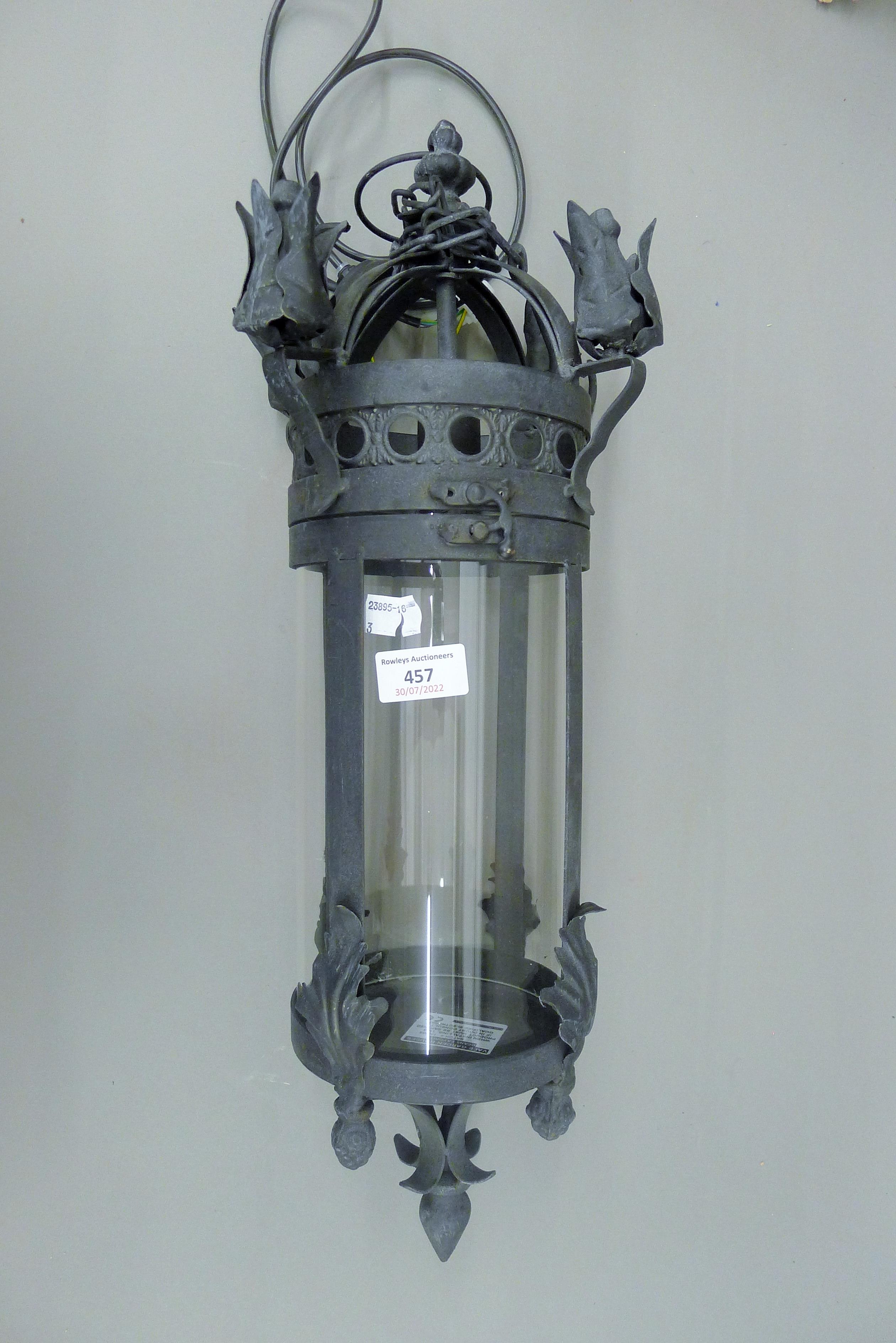 A pair of black hanging lanterns. 57 cm high. - Image 2 of 4