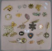 A collection of various costume brooches.