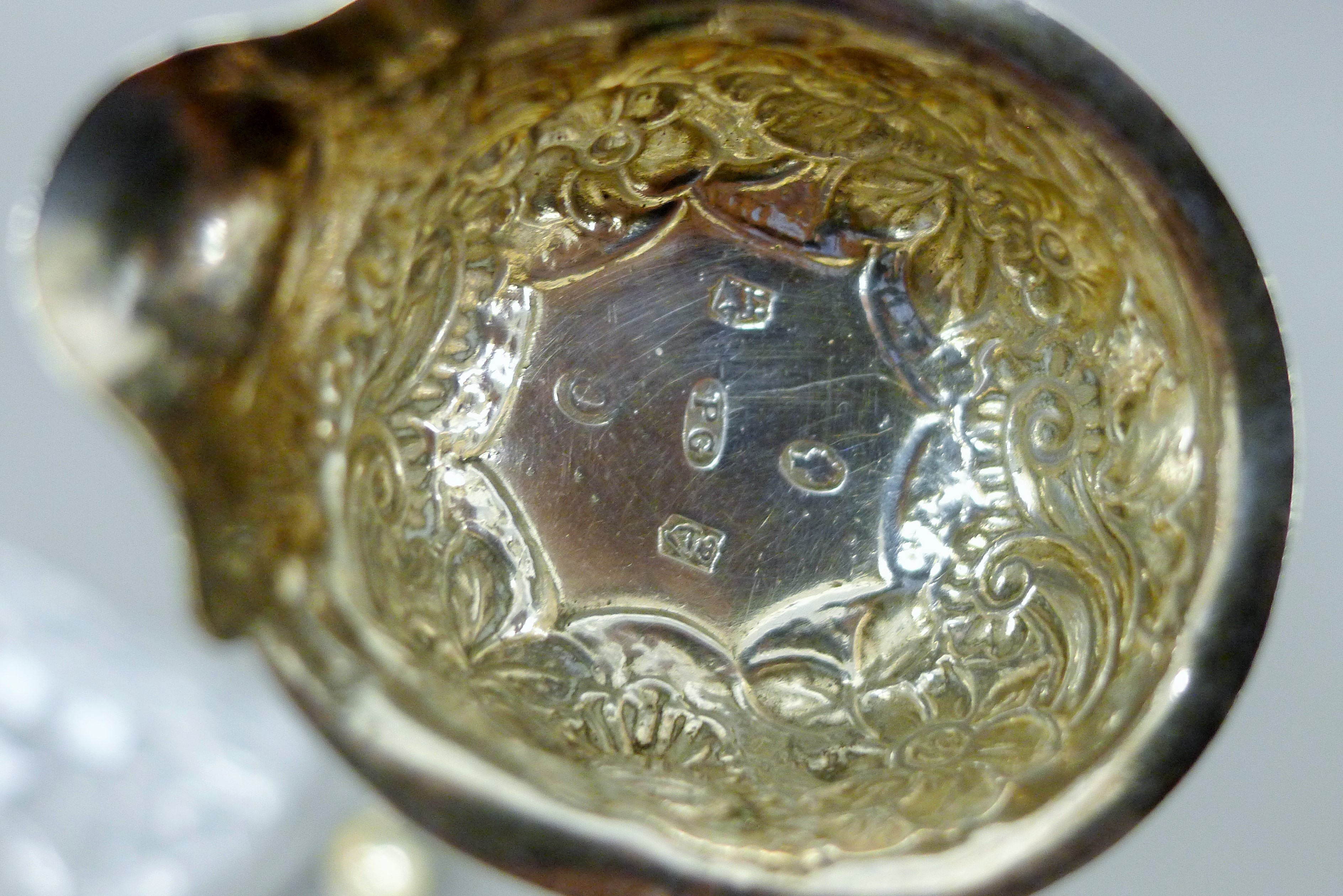 A quantity of various silver toddy ladles. The largest 20 cm long. - Image 5 of 7