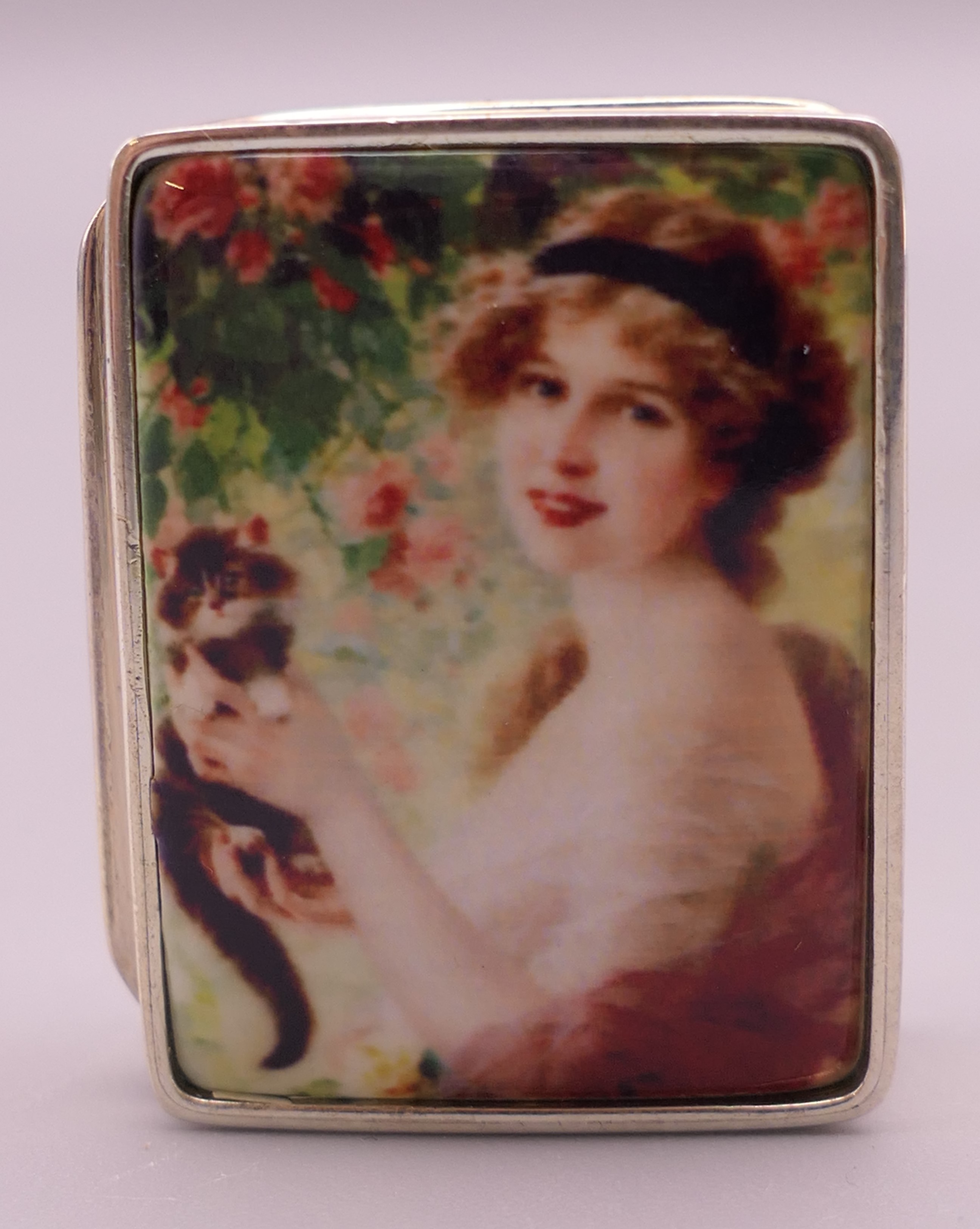 A silver pill box depicting a girl and her cat. 3 cm high. - Image 3 of 5