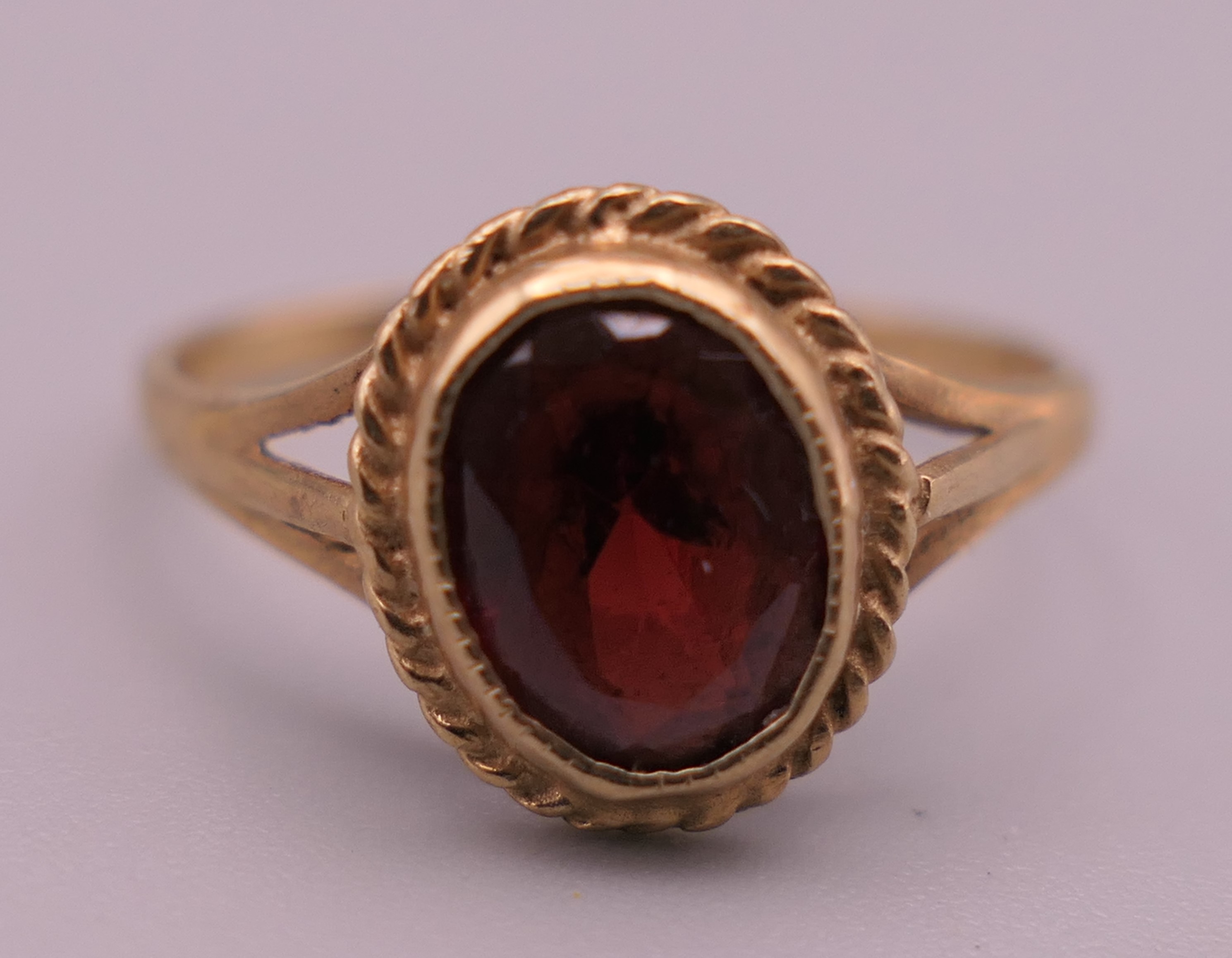 A 9 ct gold garnet ring. Ring size L/M. 1.5 grammes total weight. - Image 2 of 6