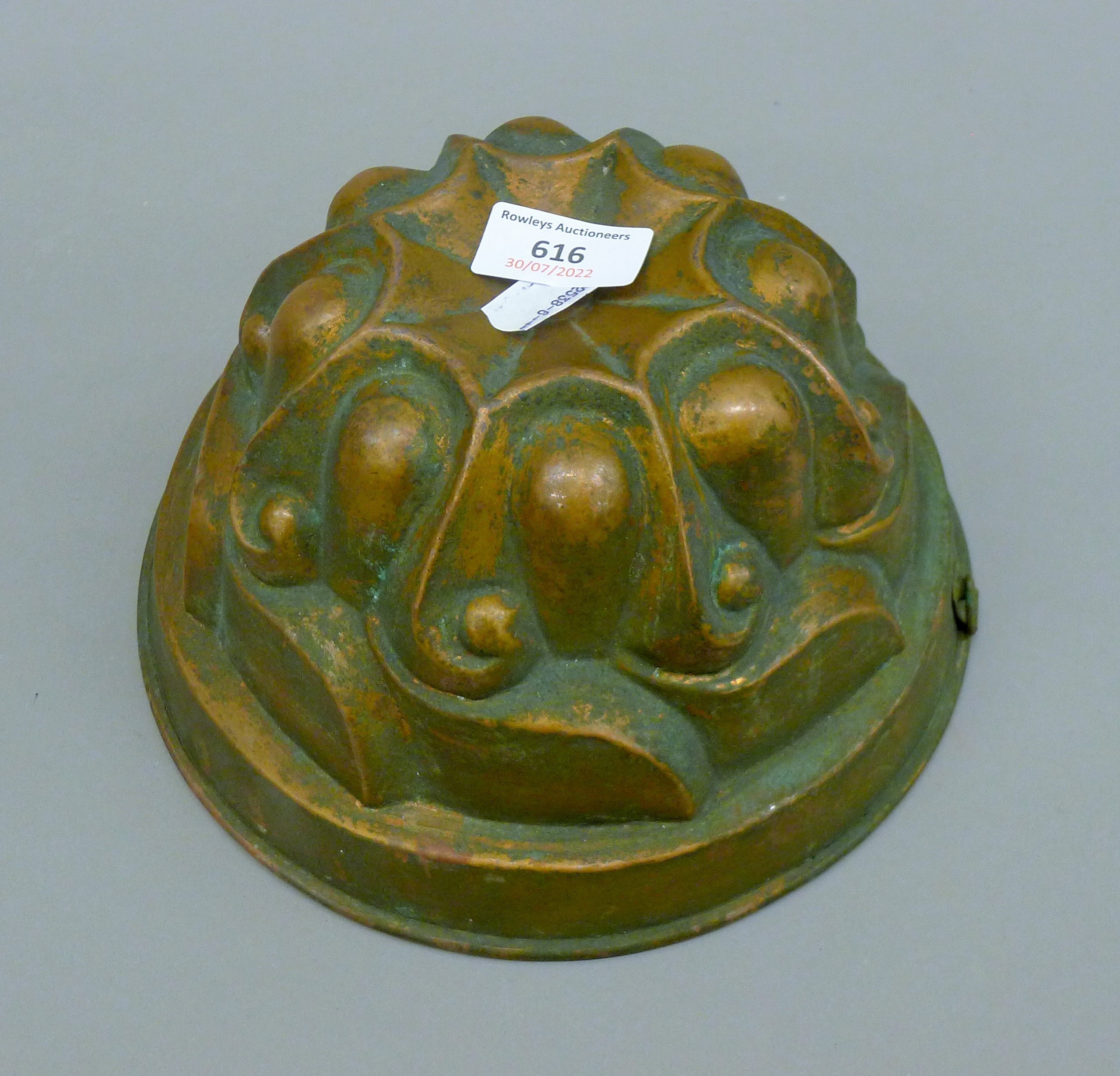 Two copper moulds. The largest 12.5 cm high. - Image 4 of 5