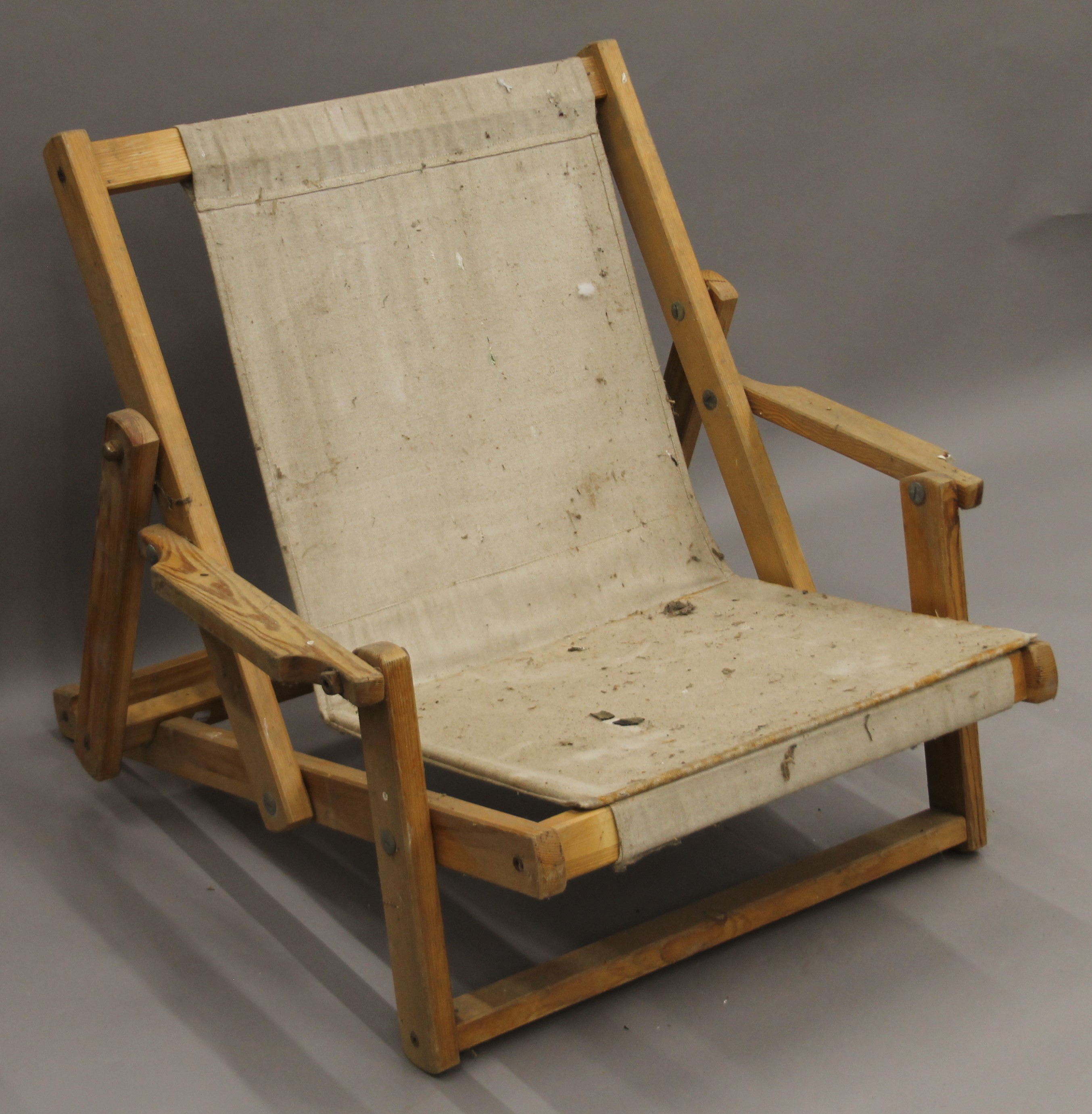 An oversized deck chair. 85 cm wide. - Image 2 of 4