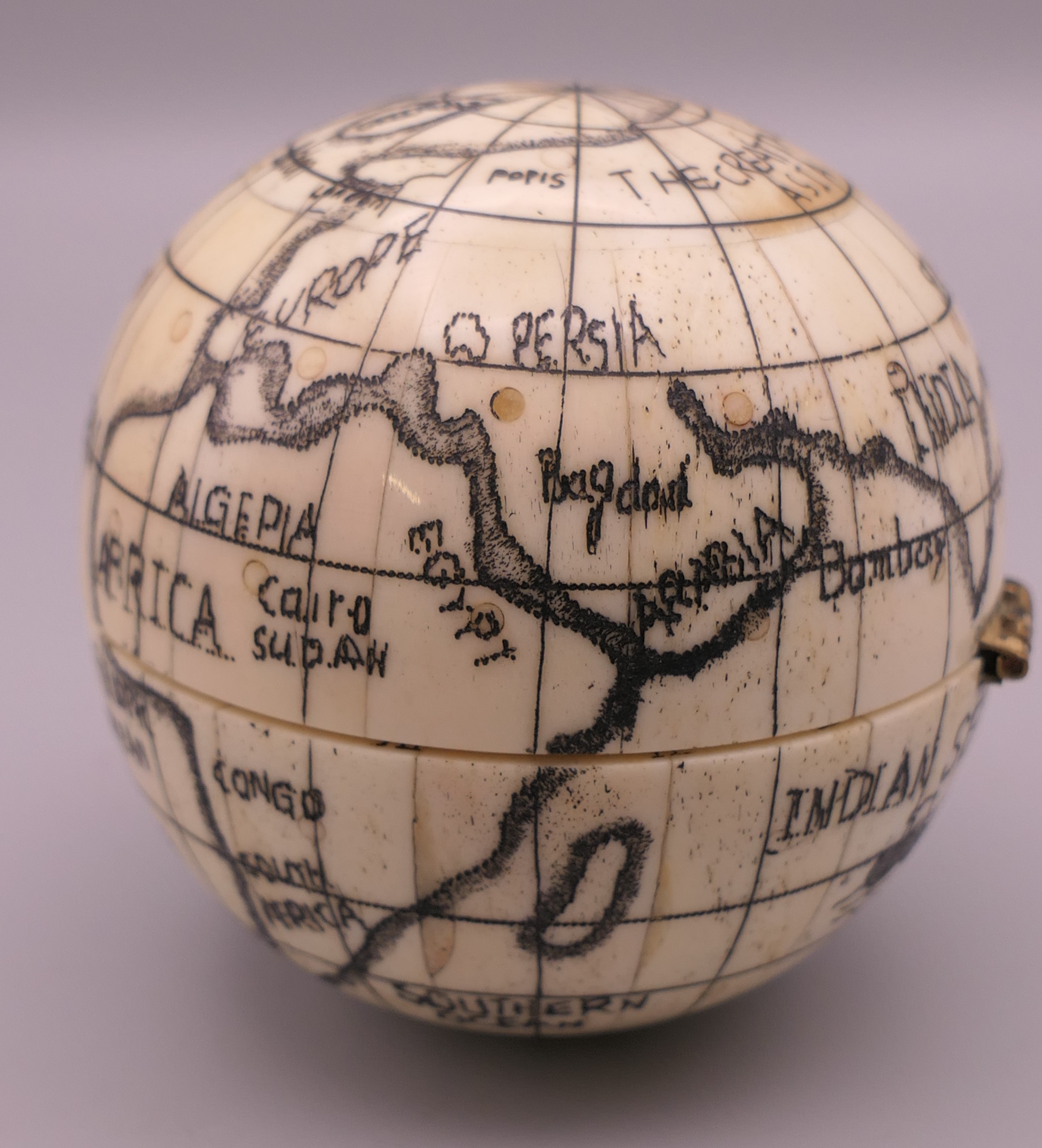 A globe form compass. 6 cm high. - Image 6 of 6