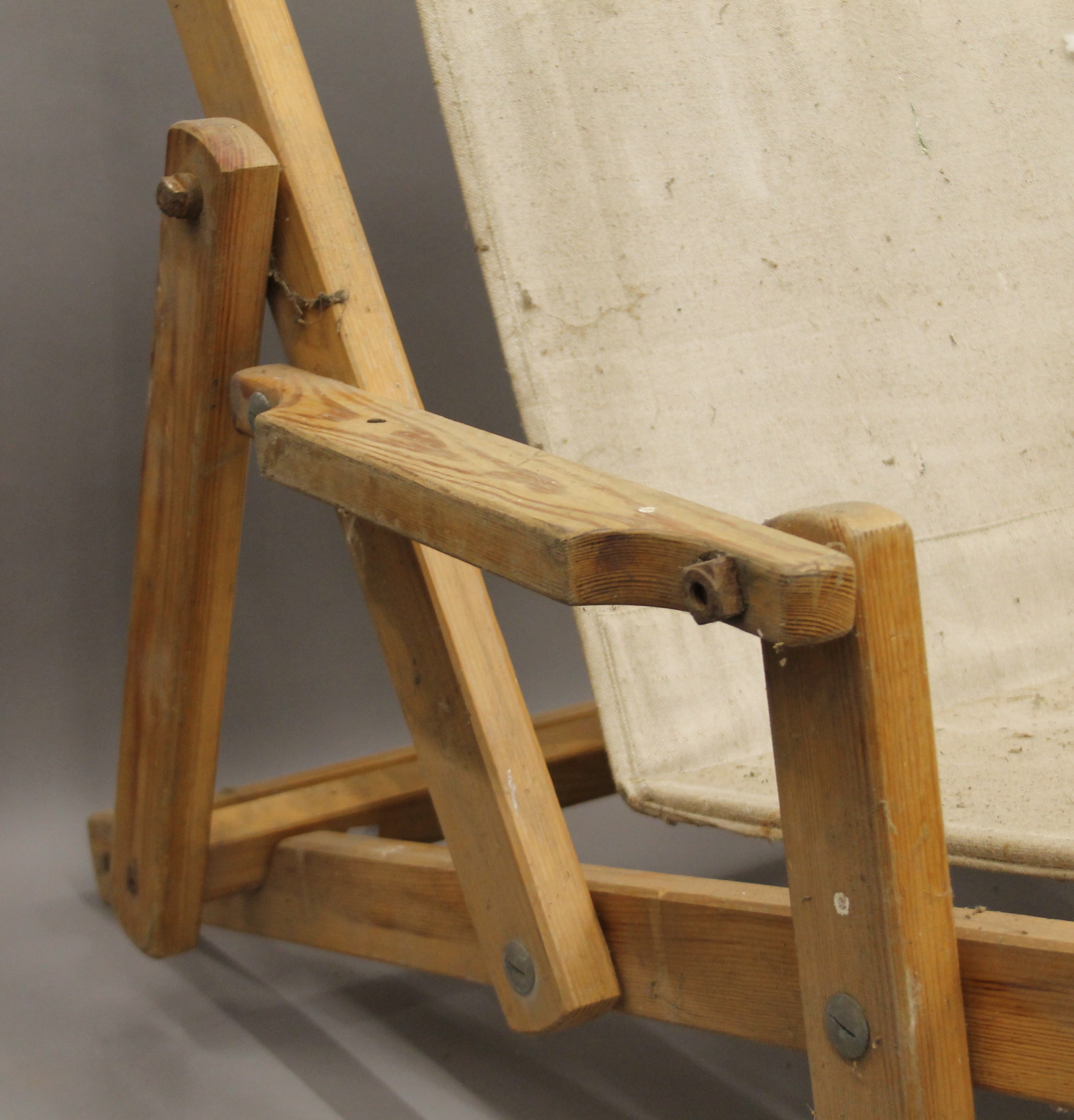 An oversized deck chair. 85 cm wide. - Image 3 of 4