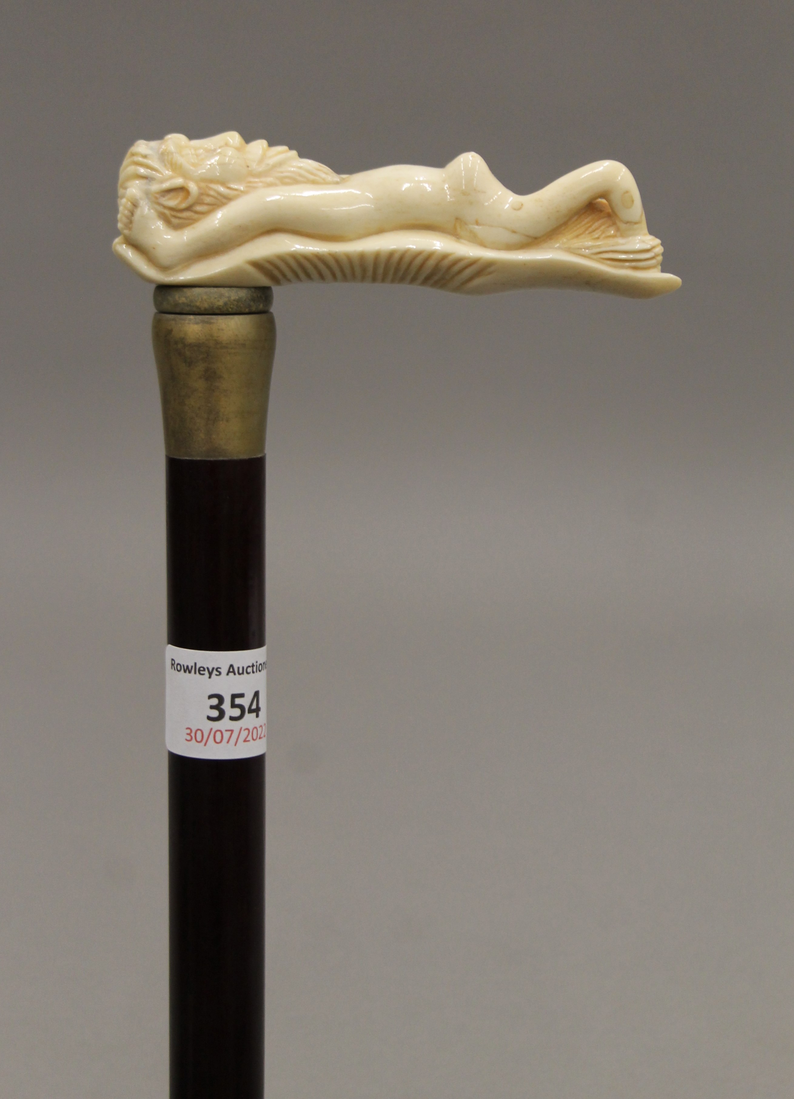 A walking stick with a carved bone handle formed as a nude. 80 cm long. - Image 3 of 4