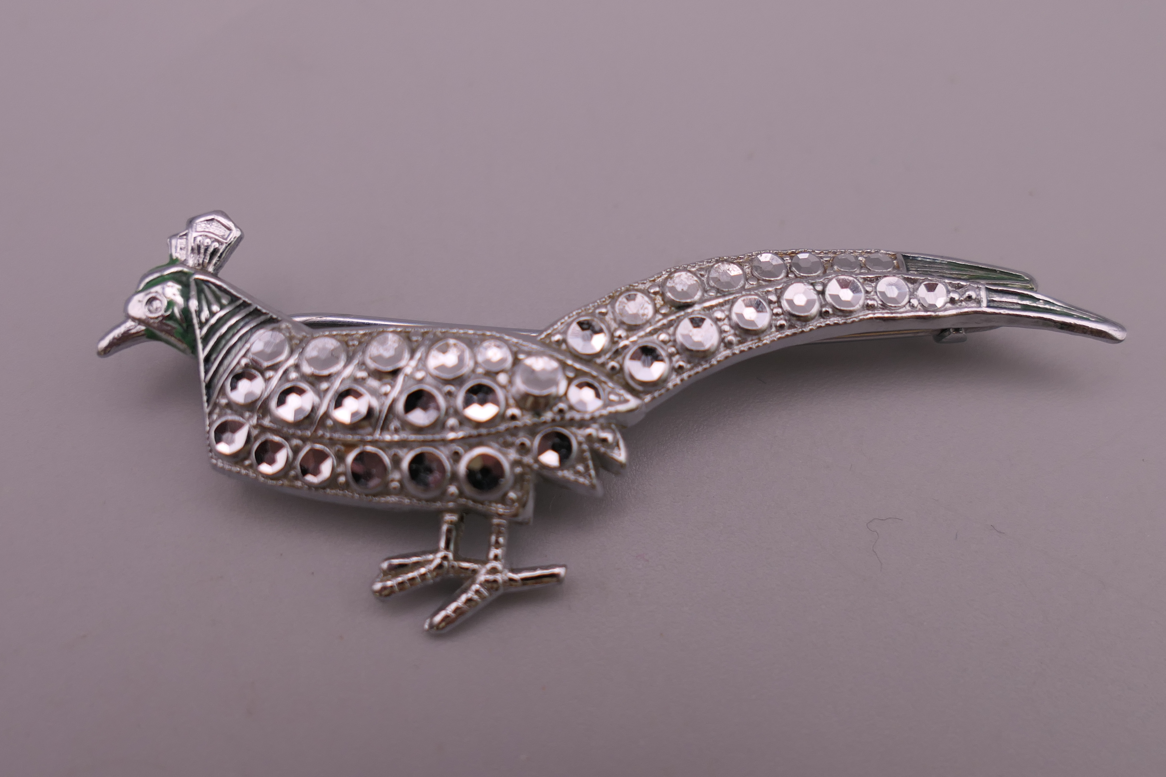 A small quantity of vintage jewellery and a propelling pencil. Bird brooch 6 cm long. - Image 8 of 11