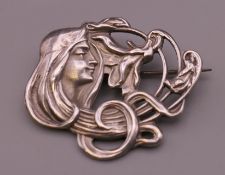 A 925 silver Art Nouveau pendant/brooch. 3.25 cm wide.