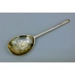A 17th century Puritan silver spoon, possibly hallmarked for London 1672. 16.5 cm long. 43.