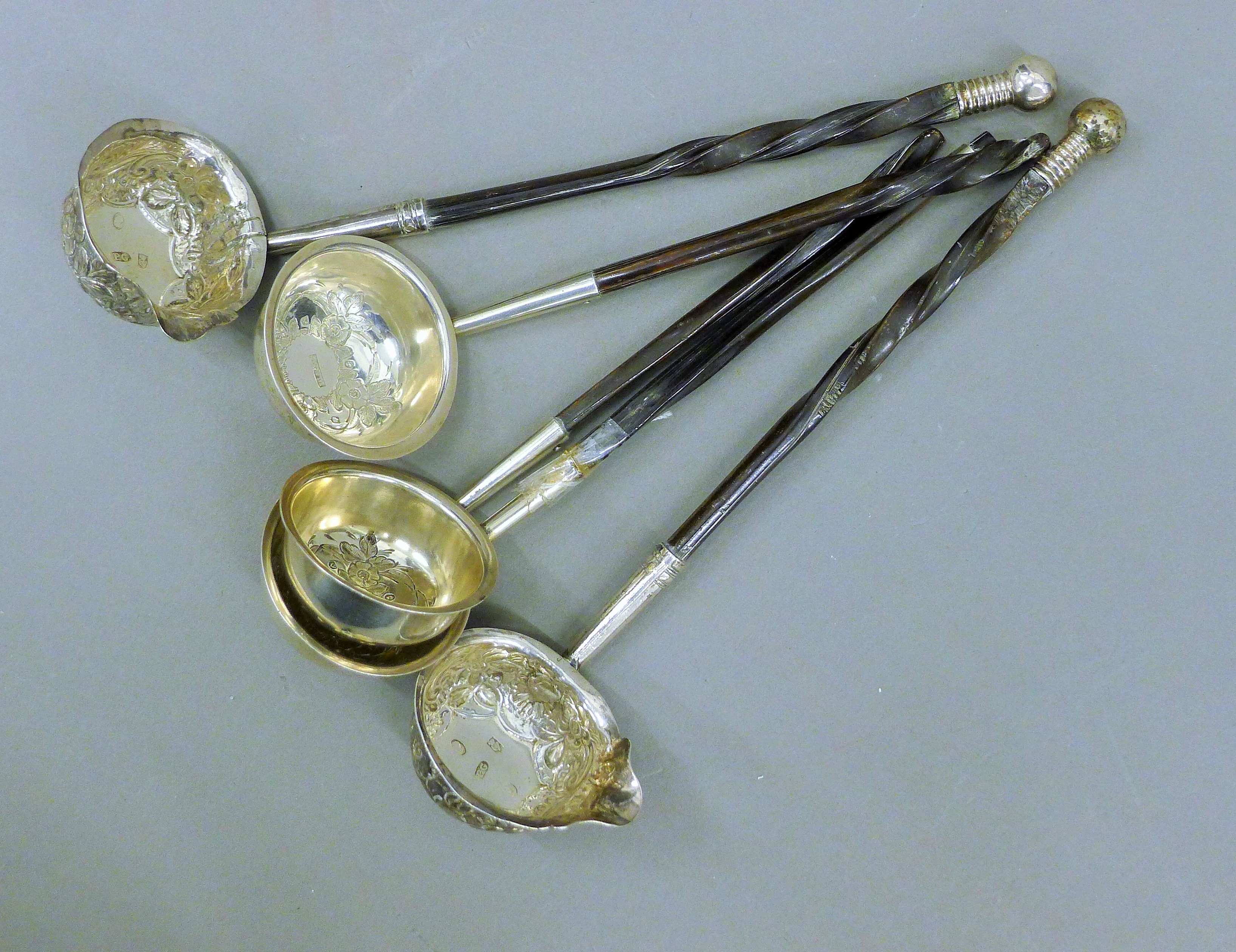 A quantity of various silver toddy ladles. The largest 20 cm long.