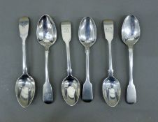 Six early/mid-19th century Fiddle pattern silver teaspoons by London makers. 113.6 grammes.