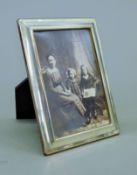 A silver photograph frame. 11.5 x 15 cm.