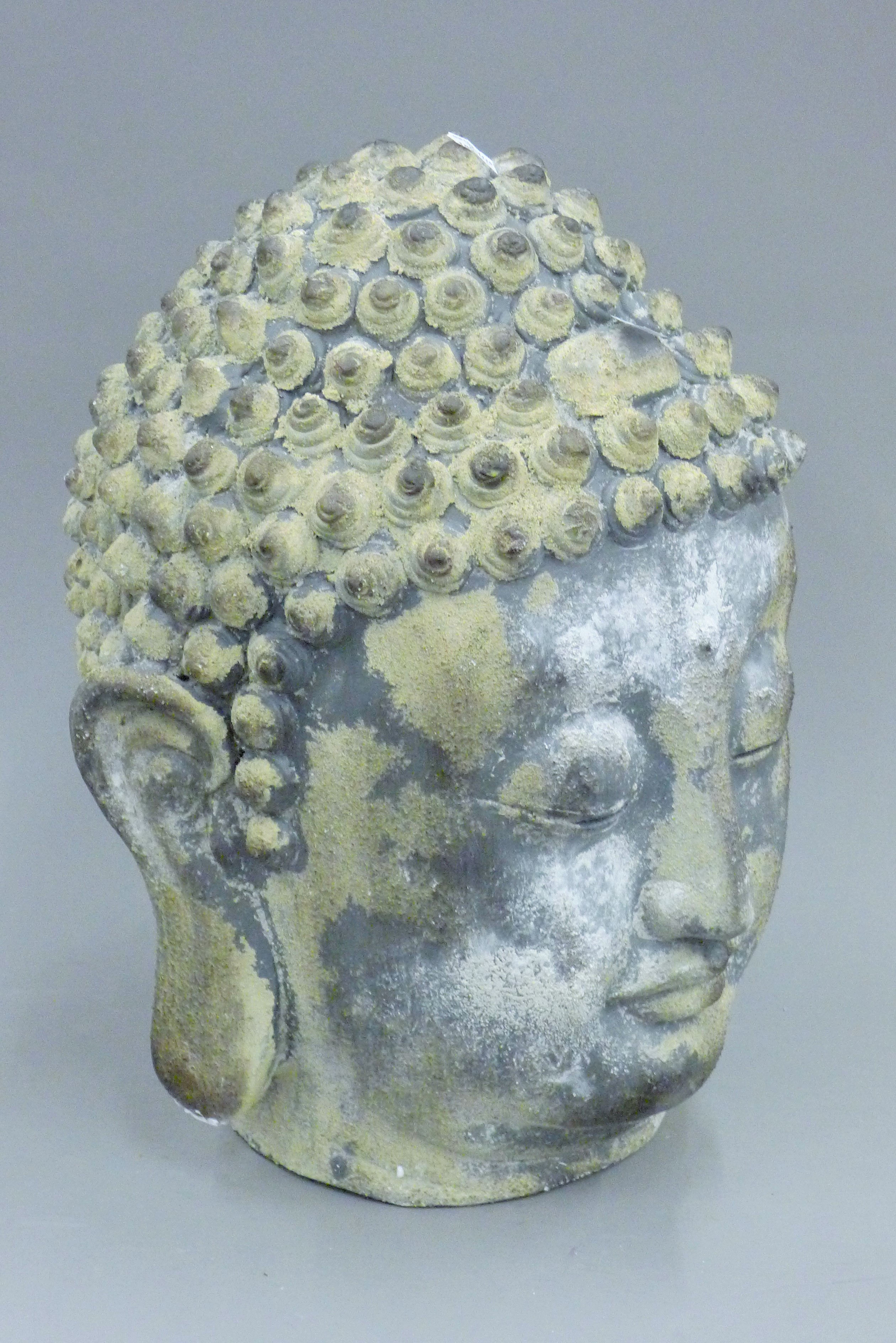 A large Buddha head. 41 cm high. - Image 3 of 4