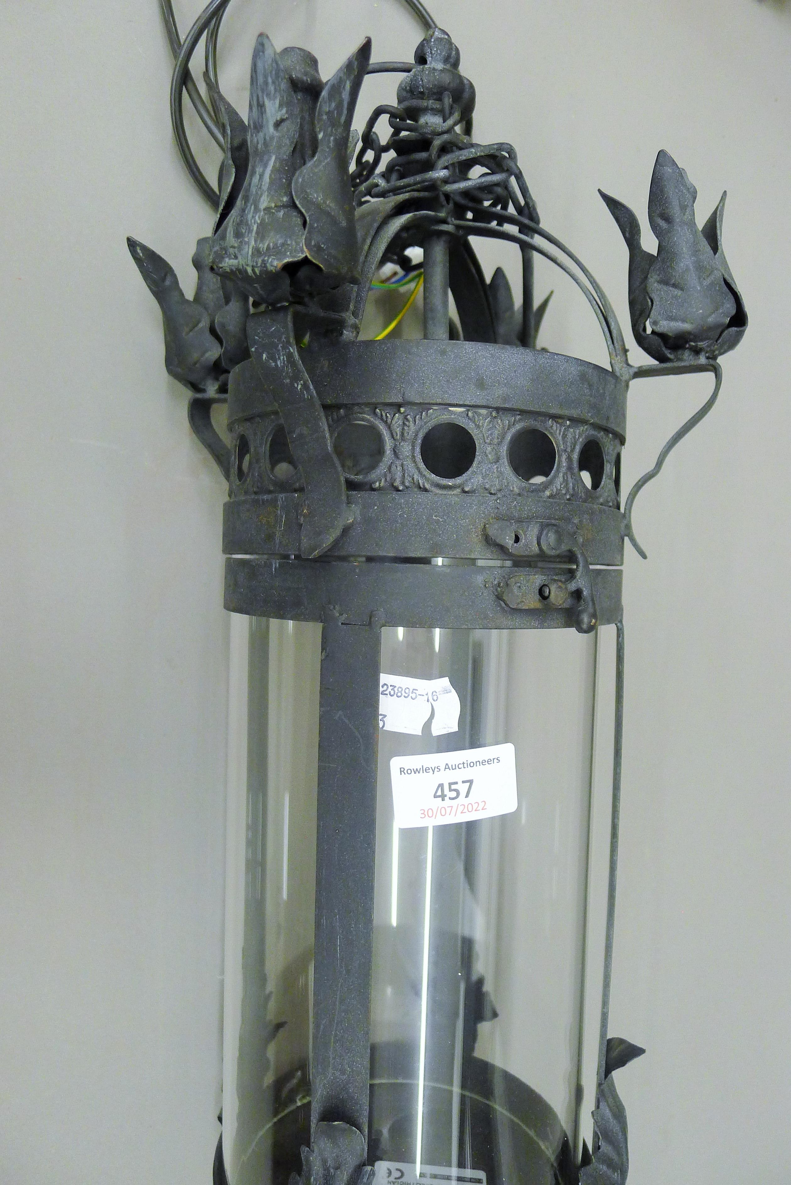 A pair of black hanging lanterns. 57 cm high. - Image 3 of 4