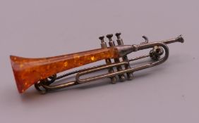 A trumpet form brooch. 6 cm long.