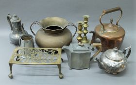 A quantity of miscellaneous metalware.