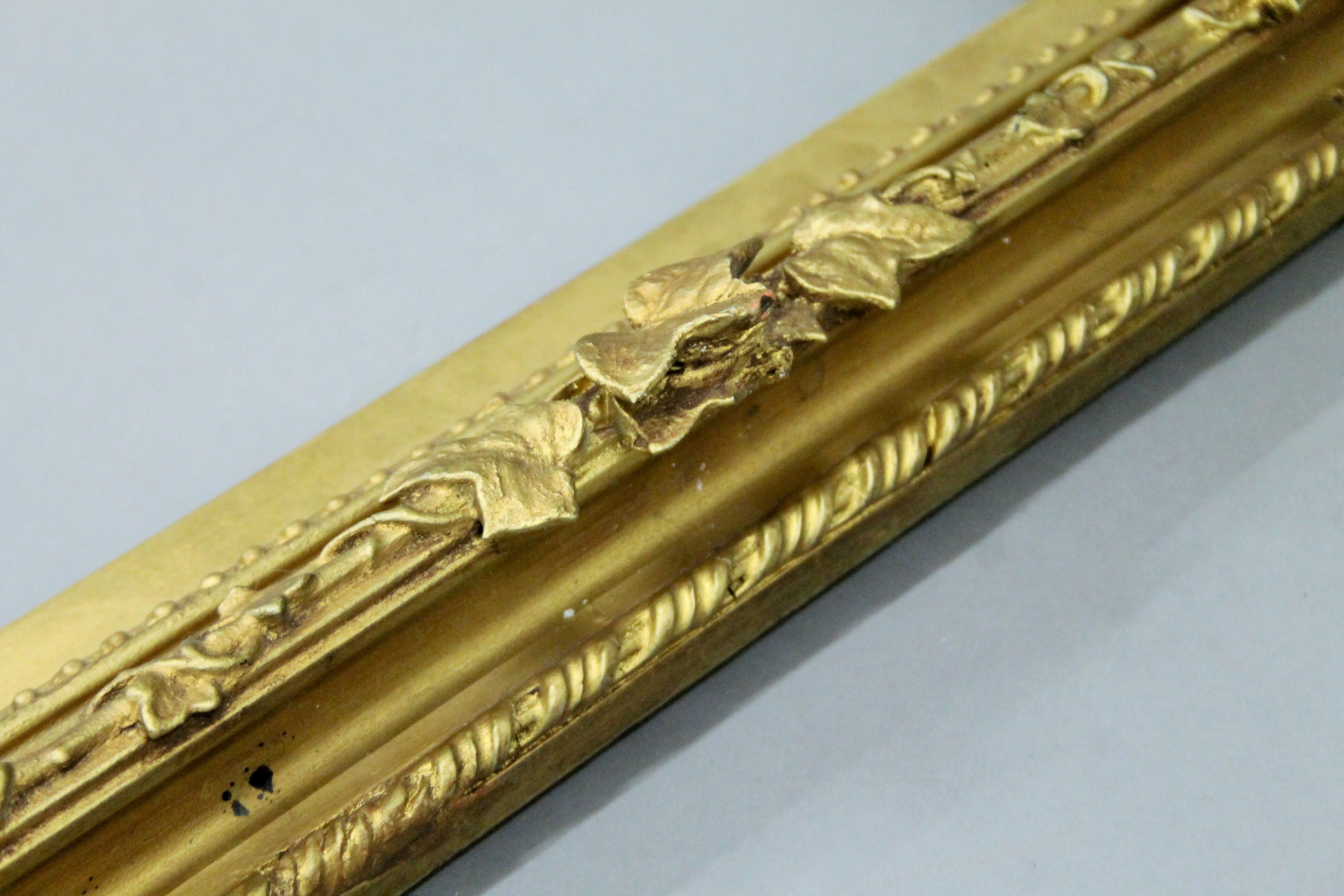 A Victorian gilt picture frame decorated with foliage. 65 x 53 cm exterior dimensions. 49 x 36. - Image 3 of 3