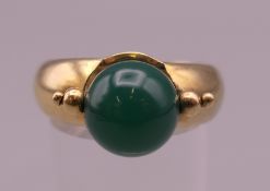 A 14 ct gold jade ball ring. Ring size Q. 4.1 grammes total weight.