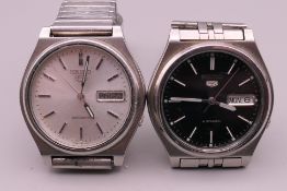 Two Seiko Day Date gentlemen's wristwatches. Each 3.5 cm wide.