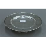 A Mappin and Webb silver tazza. 24.5 cm diameter. 11.4 troy ounces.