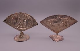 Two Continental silver menu holders. The largest 7 cm high. 99.5 grammes.