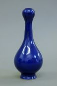 A small Chinese porcelain blue onion top vase. 17 cm high.