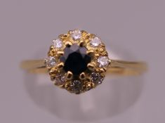 An 18 ct gold sapphire ring. Ring size N. 2.6 grammes total weight.