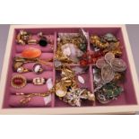 A box of miscellaneous jewellery.