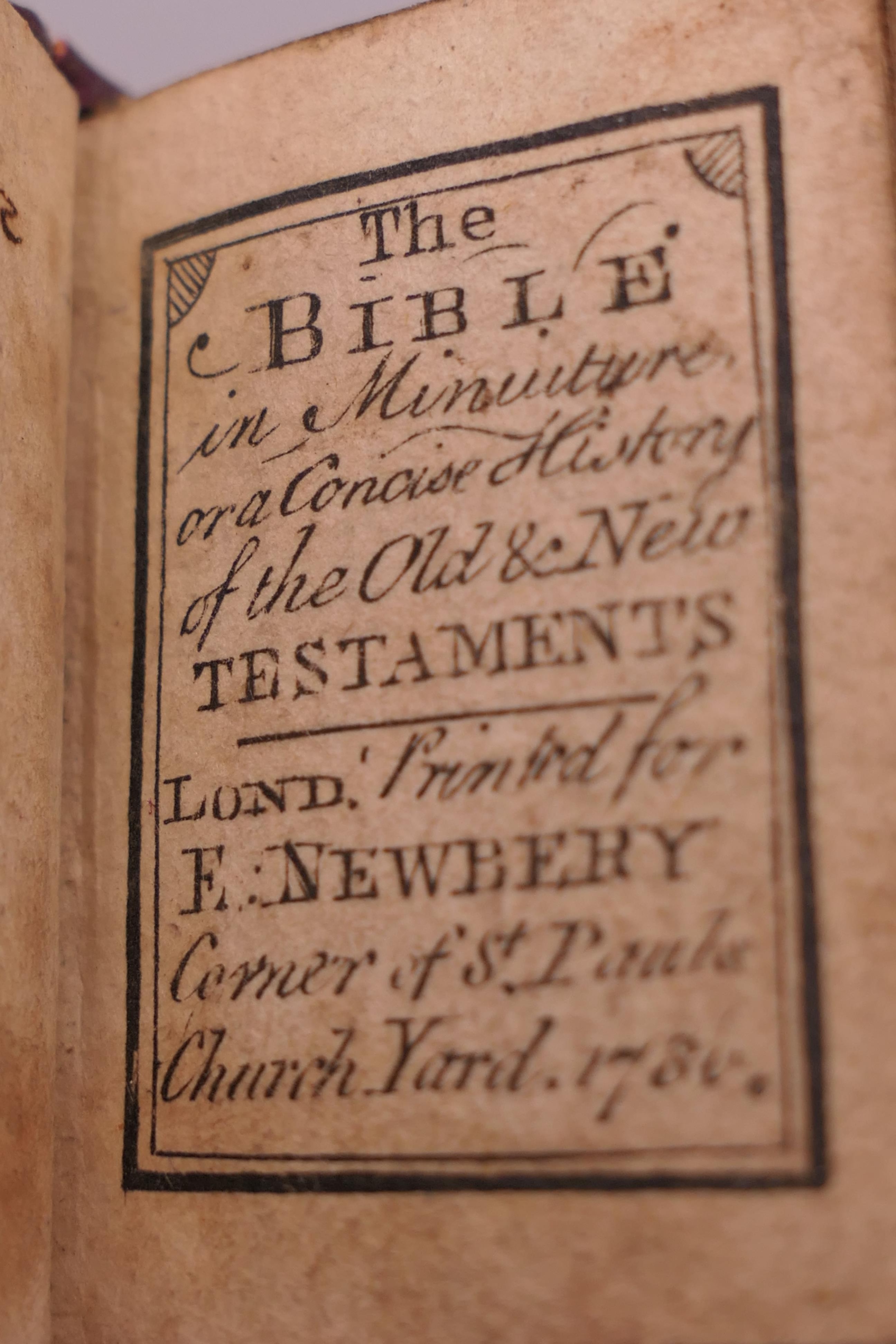 A 1786 miniature Bible. 3 cm wide. - Image 5 of 6