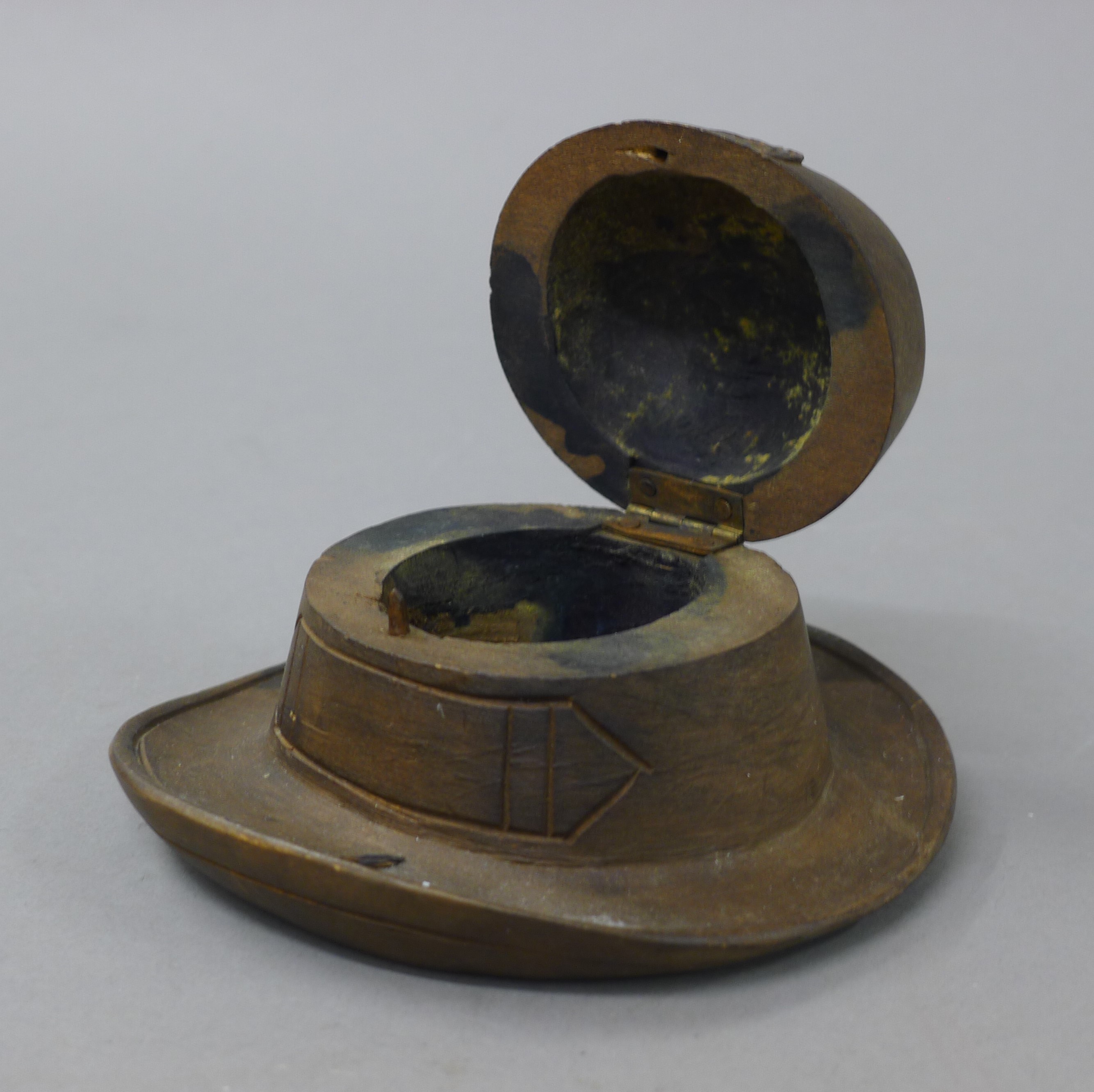 A carved wooden boot form inkwell and a hat form inkwell. The former 13 cm long. - Image 8 of 8