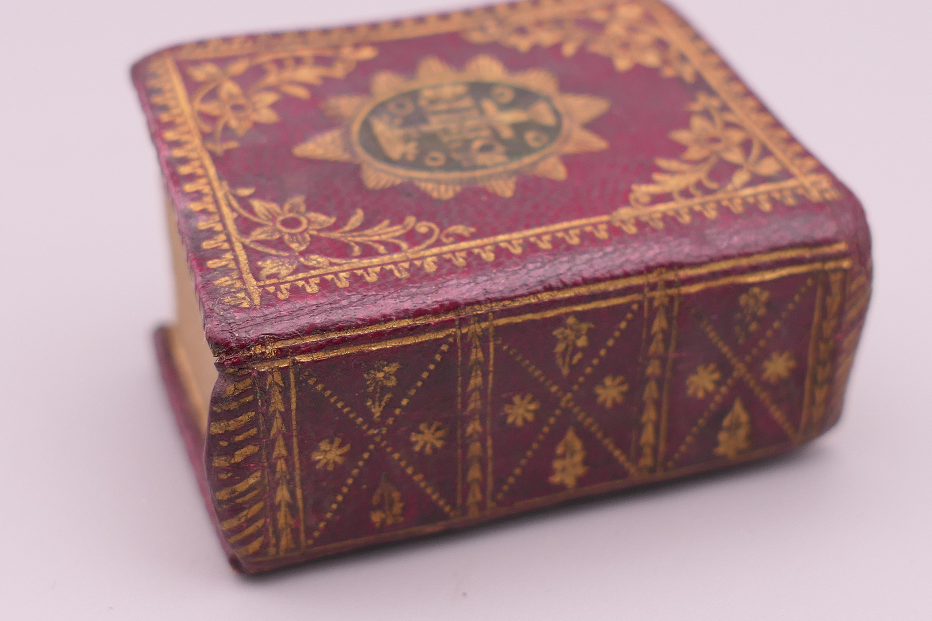 A 1786 miniature Bible. 3 cm wide. - Image 3 of 6