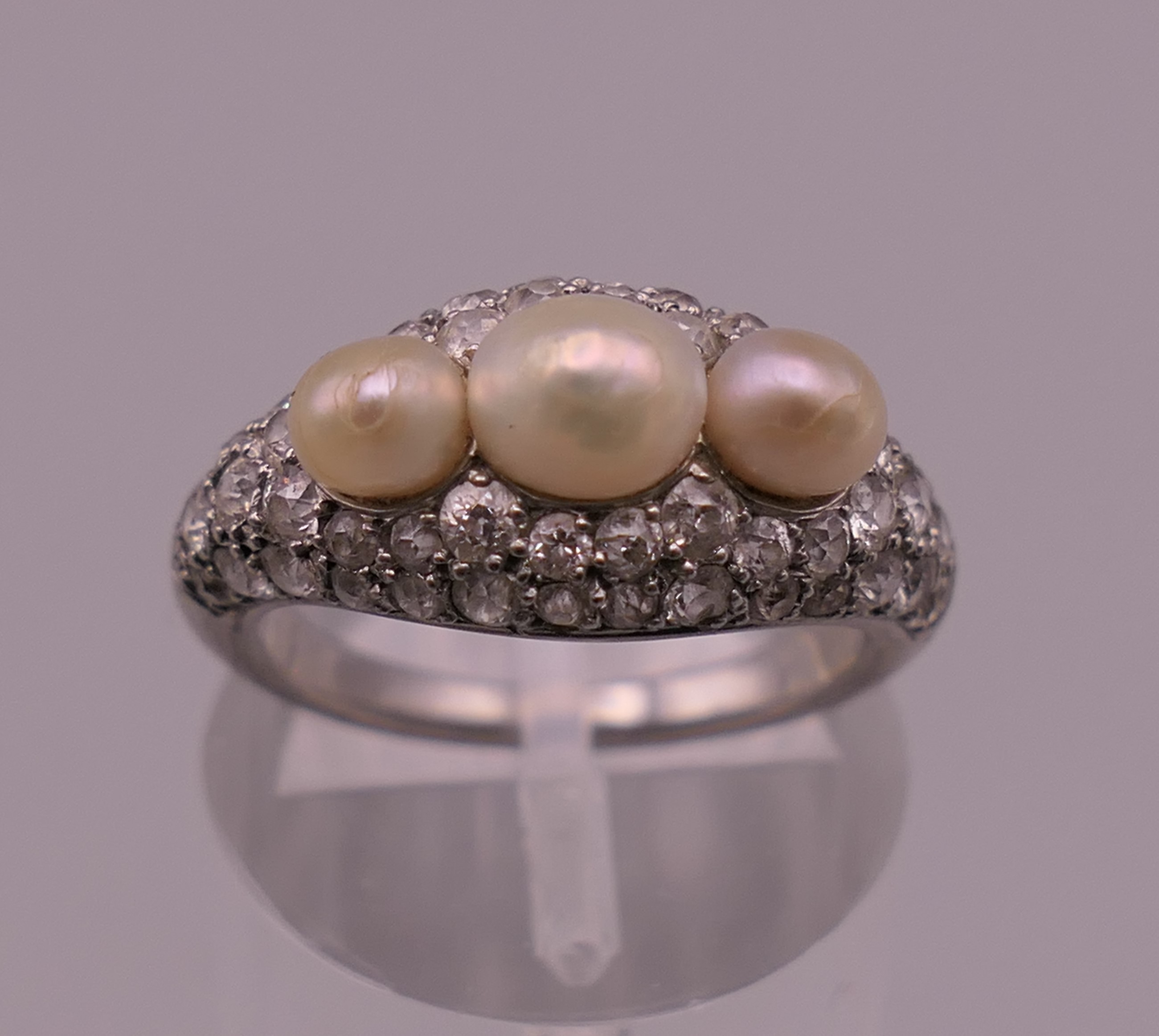 An unmarked white gold or platinum diamond and pearl ring. Ring size I/J. 5.6 grammes total weight. - Image 12 of 12