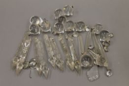 A small quantity of glass lustre drops.