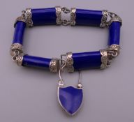 A silver and lapiz bracelet. 20 cm long.