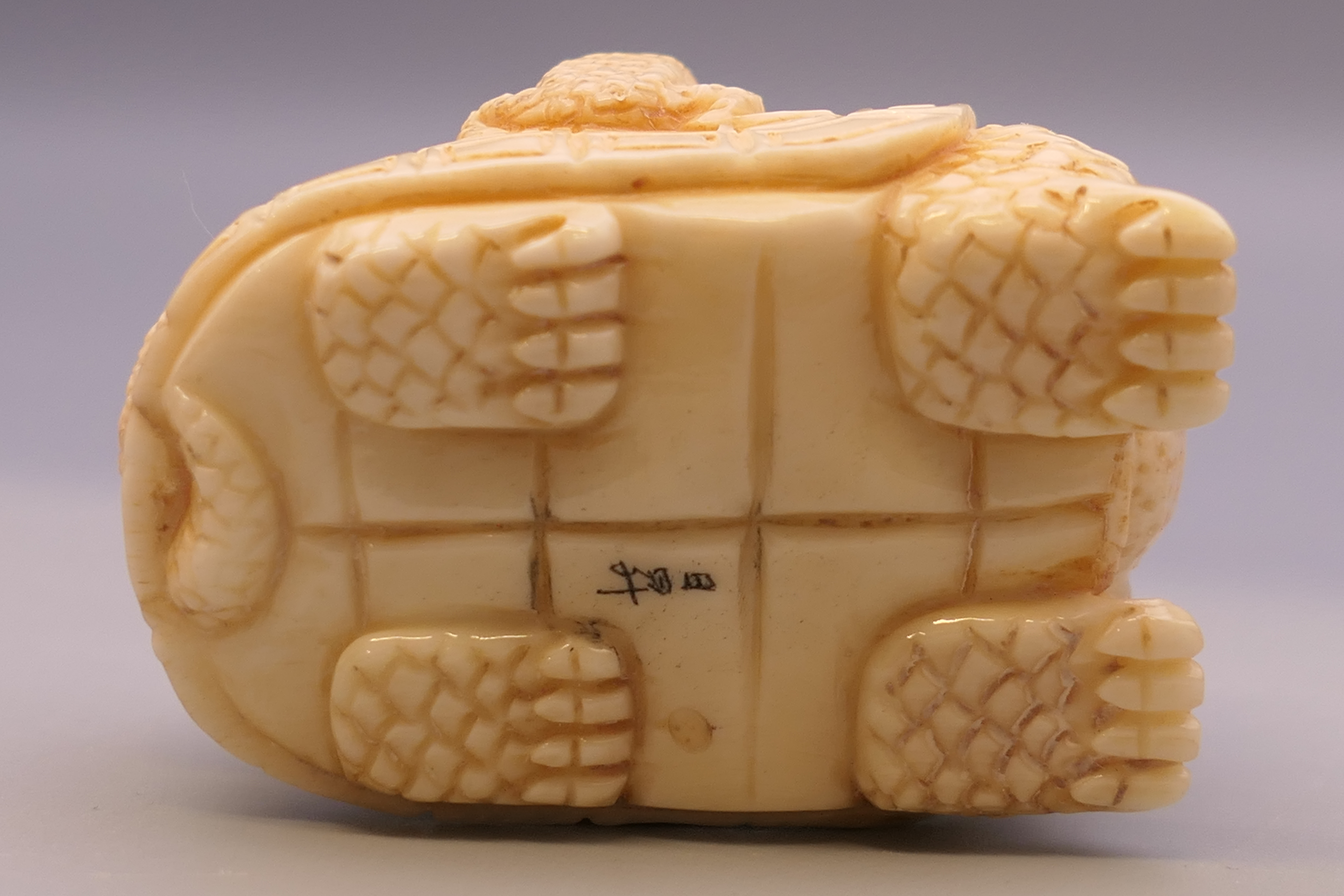 A bone carving formed as frogs and a tortoise. 5 cm long. - Image 6 of 6