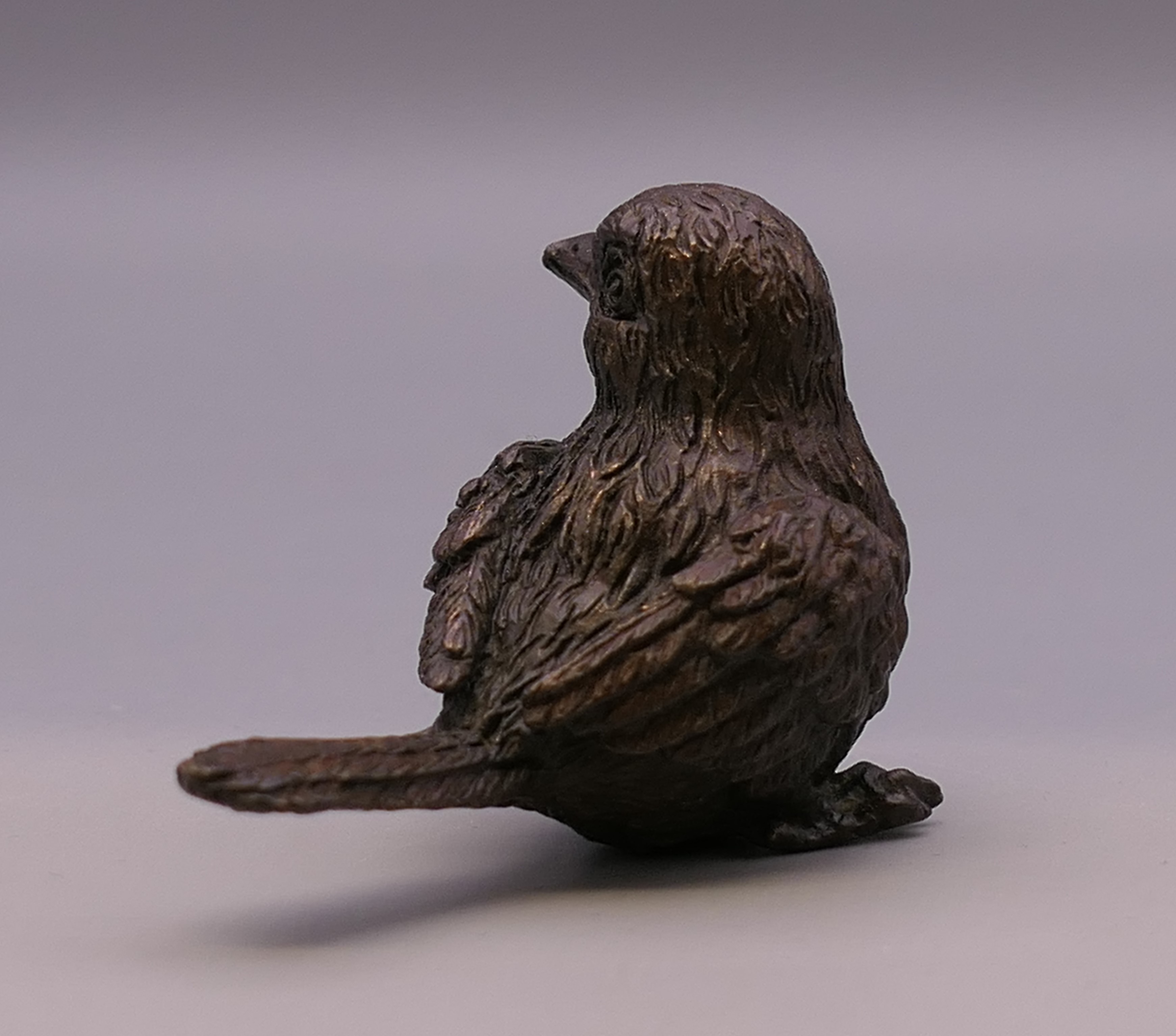 A bronze model of a bird. 4 cm high. - Bild 4 aus 5