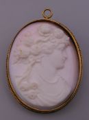 An unmarked gold mounted cameo brooch/pendant. 4.5 cm high.