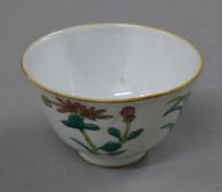 An 18th/19th century porcelain tea bowl decorated with flowers. 8.5 cm diameter.