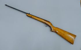 A vintage air rifle. 107.5 cm long.