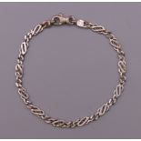 A small silver bracelet. 18 cm long. 4.8 grammes.