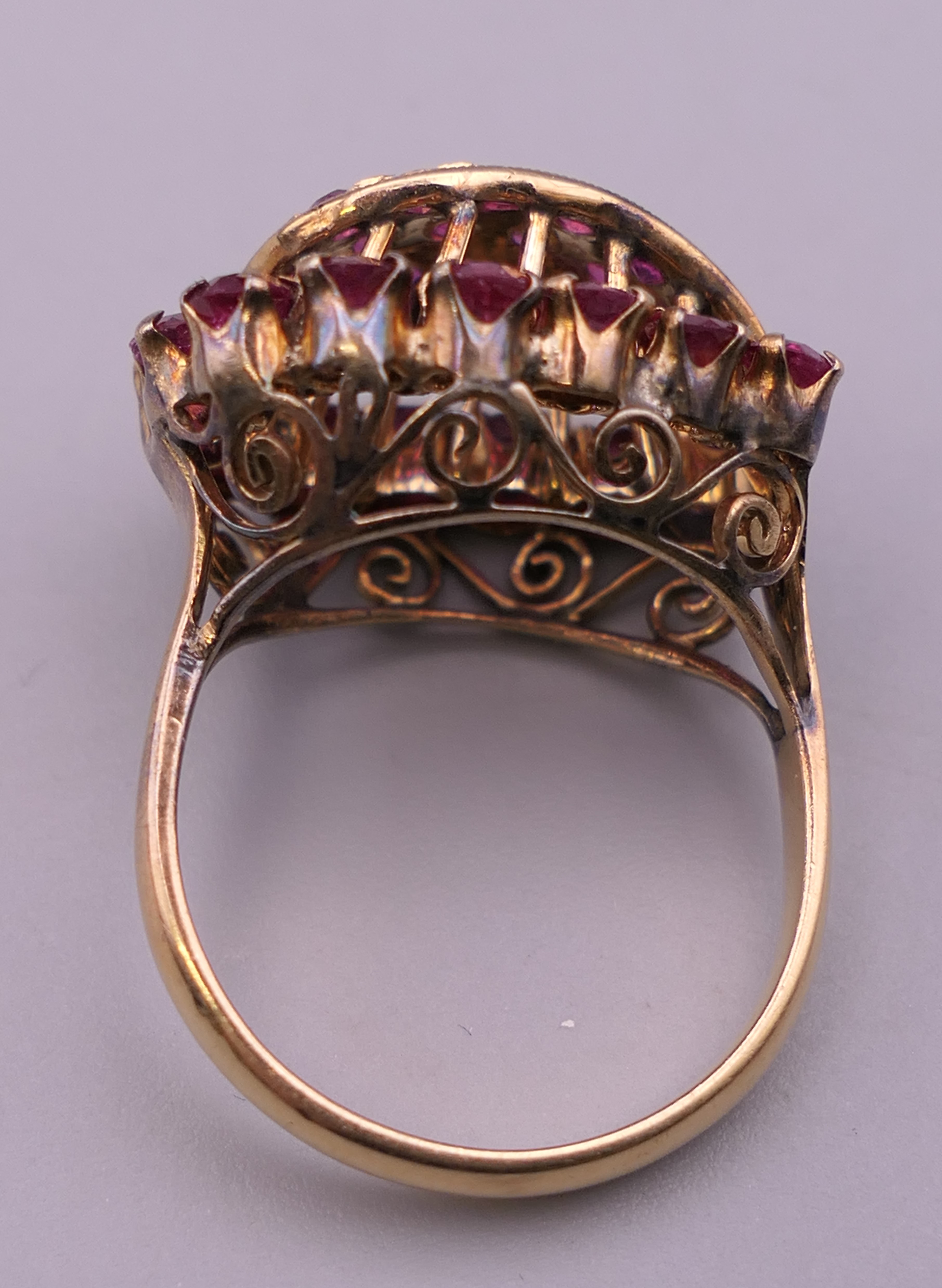 A 14 K gold ruby horseshoe ring. Ring size M. 5.9 grammes total weight. - Image 2 of 6