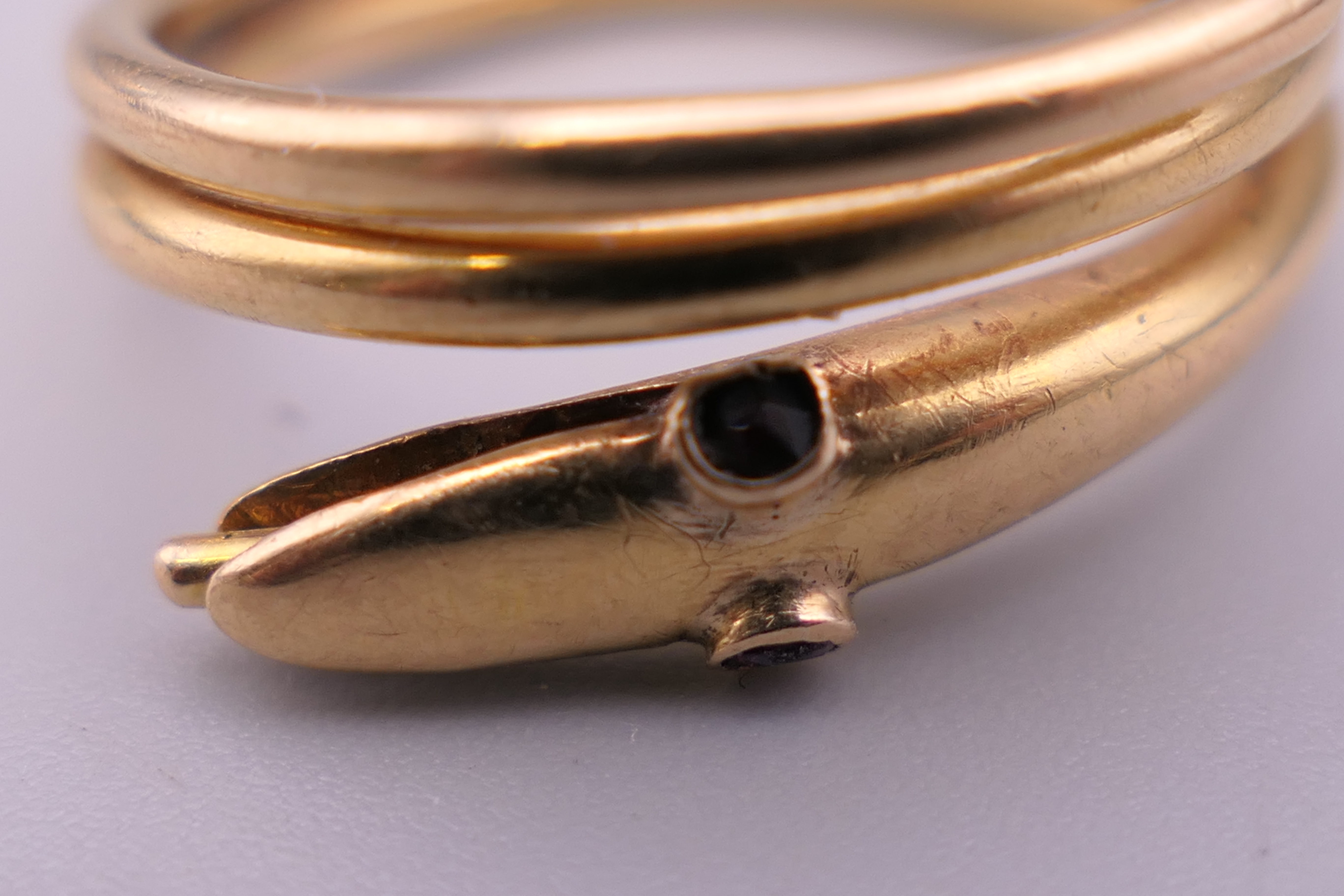 An 18 ct gold snake form ring. Ring size J/K. 5.5 grammes total weight. - Image 4 of 4