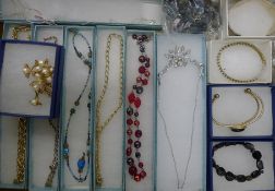 A quantity of costume jewellery.