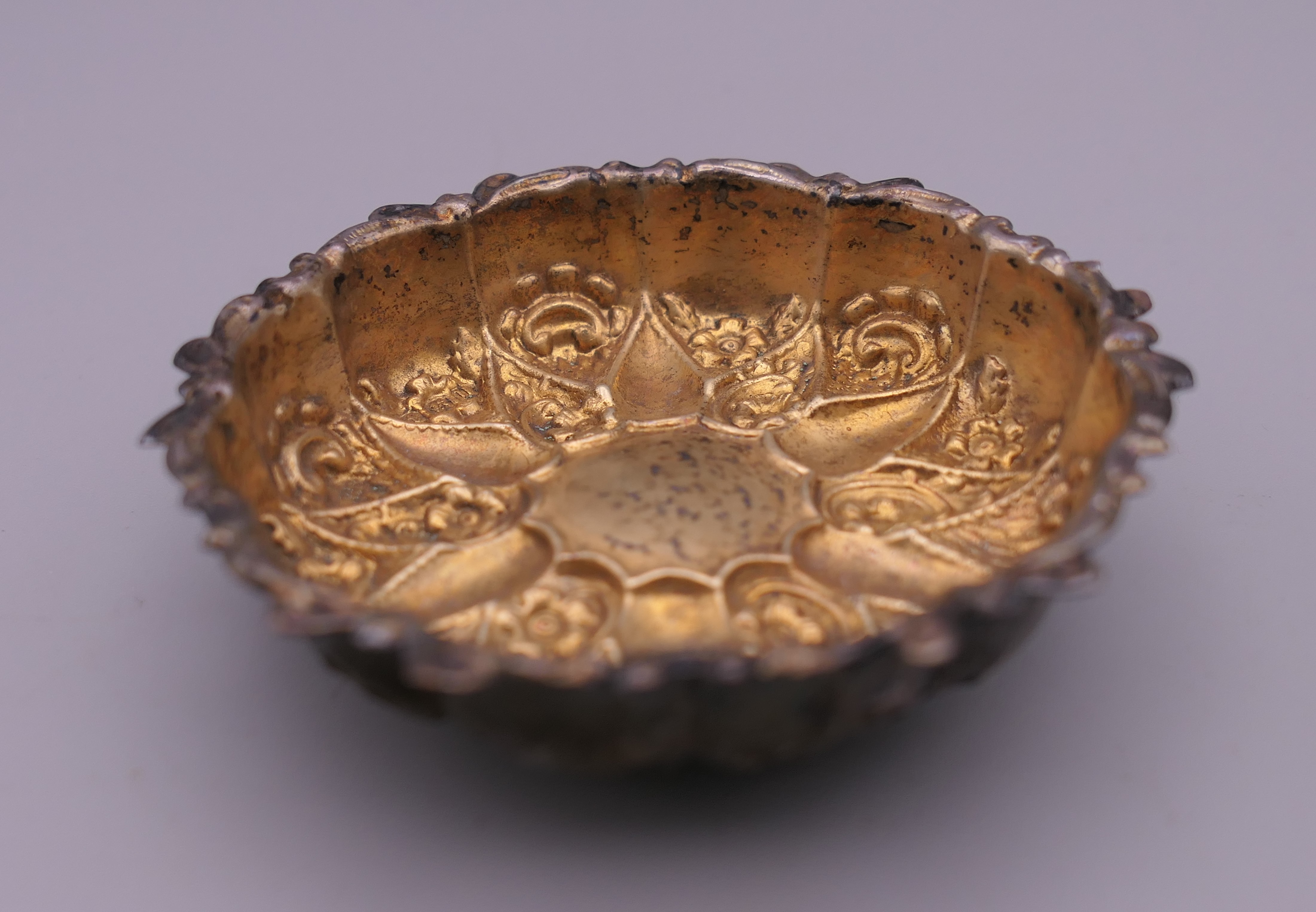 A cased set of four silver gilt salts. Each 6 cm diameter. - Image 4 of 17