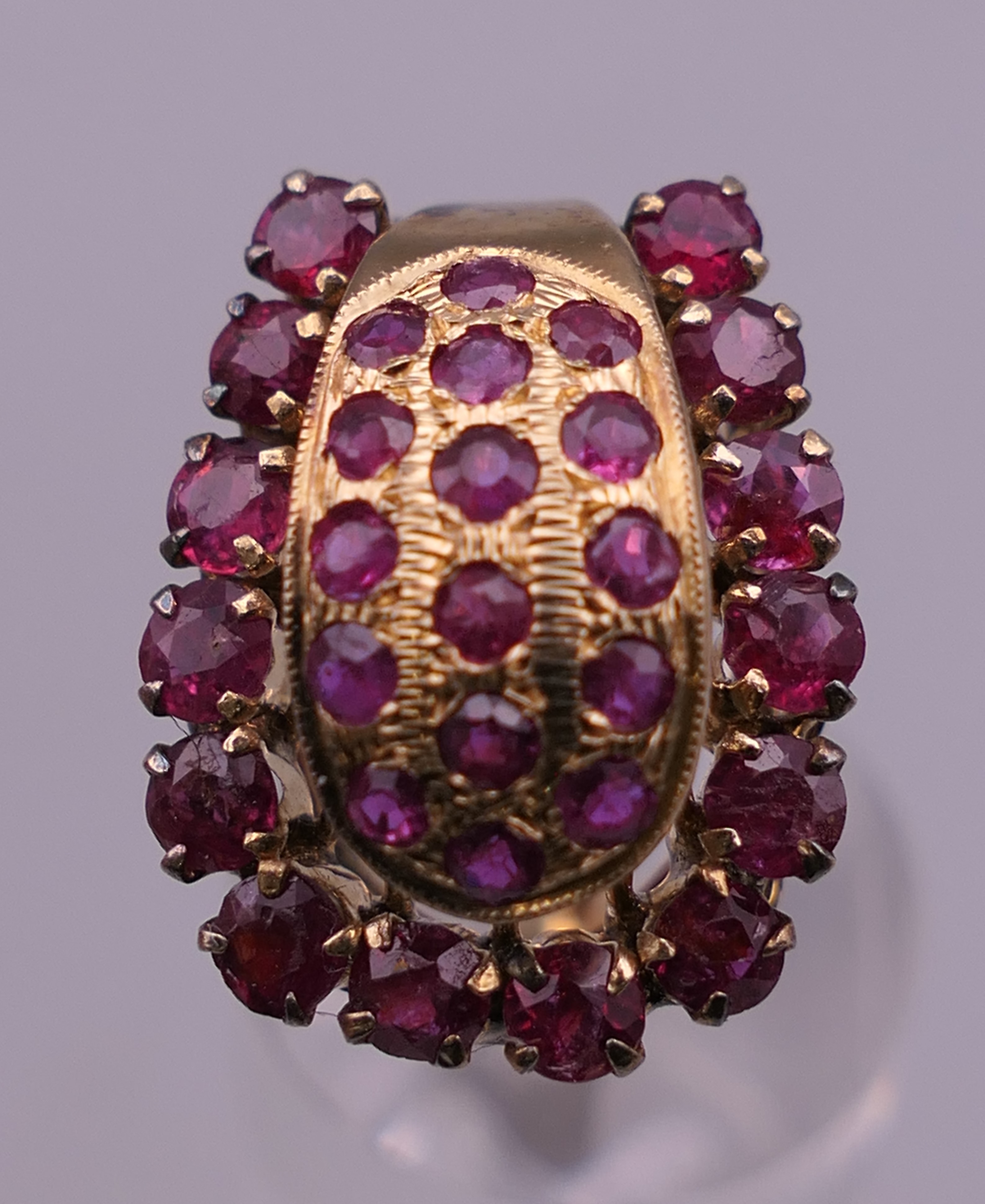 A 14 K gold ruby horseshoe ring. Ring size M. 5.9 grammes total weight. - Image 5 of 6