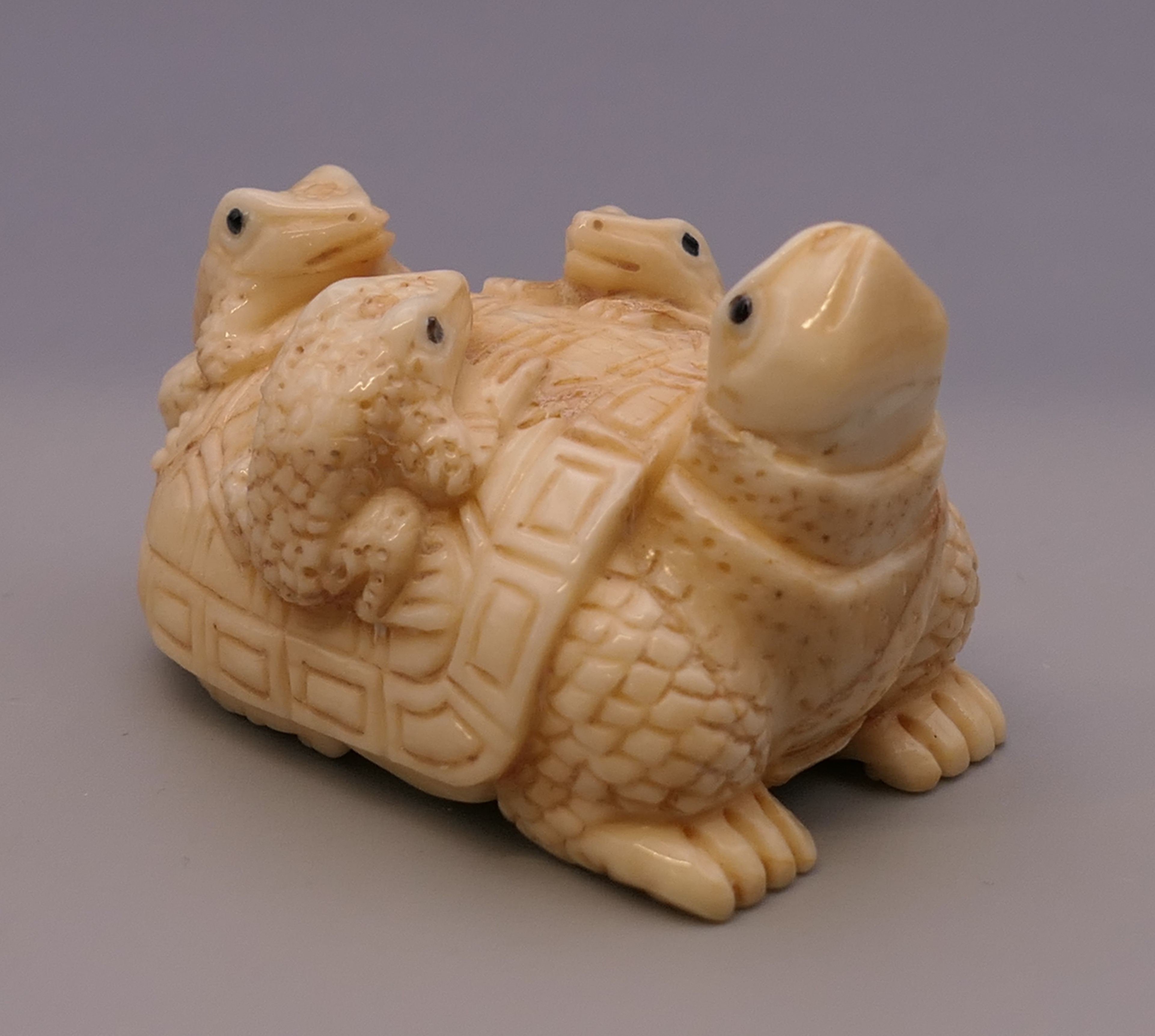 A bone carving formed as frogs and a tortoise. 5 cm long. - Image 2 of 6