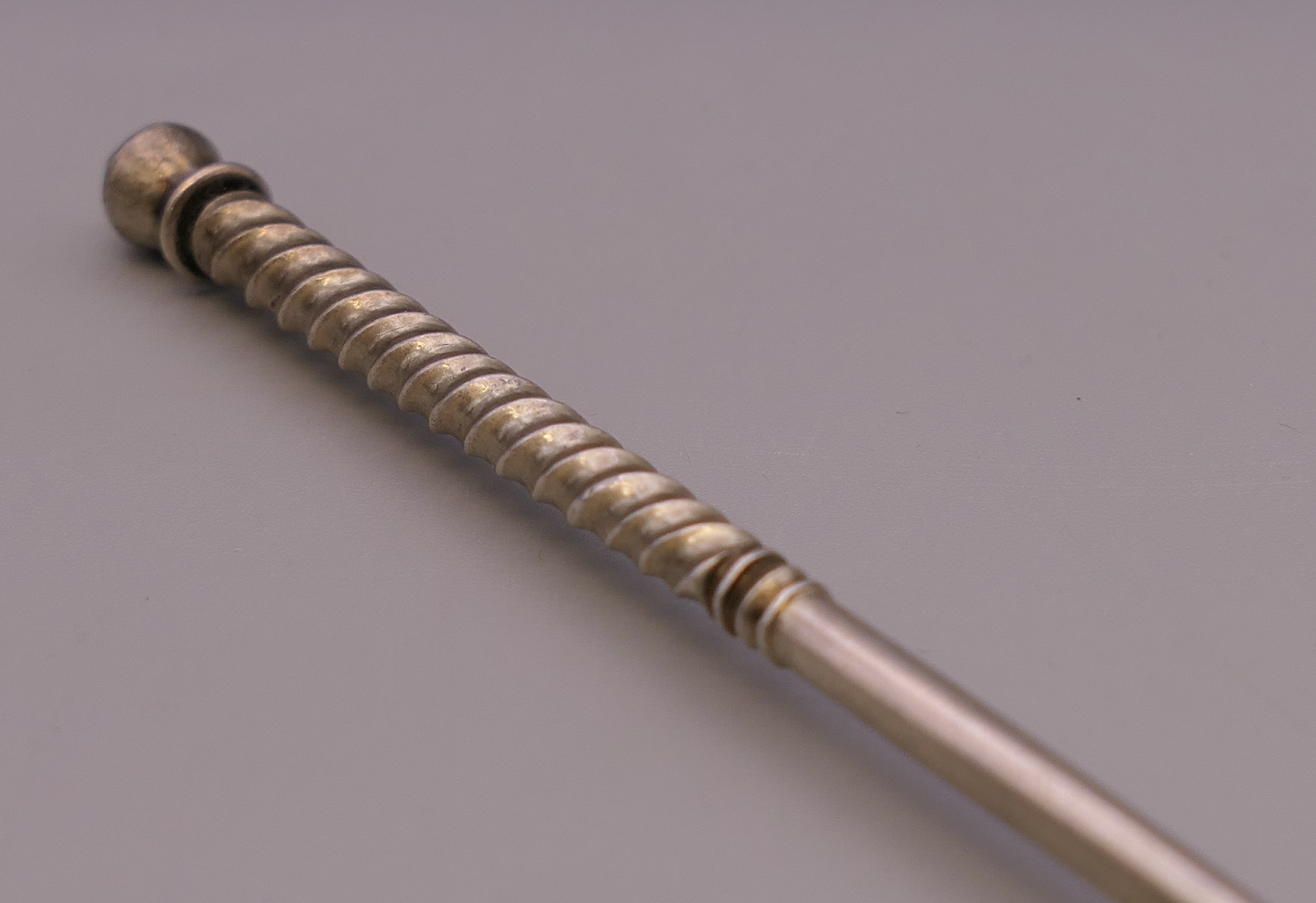 A set of six Russian silver niello teaspoons. 10.5 cm long. 86 grammes. - Bild 3 aus 5